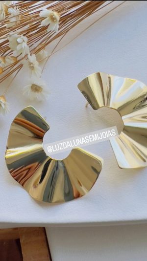 Brincos folhados ouro e prata.  NÍQUEL FREE
